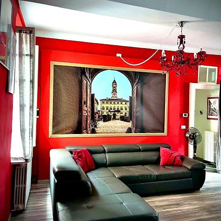 Dolce Eporedia Intero Alloggio Nel Centro Storico Ivrea Buitenkant foto